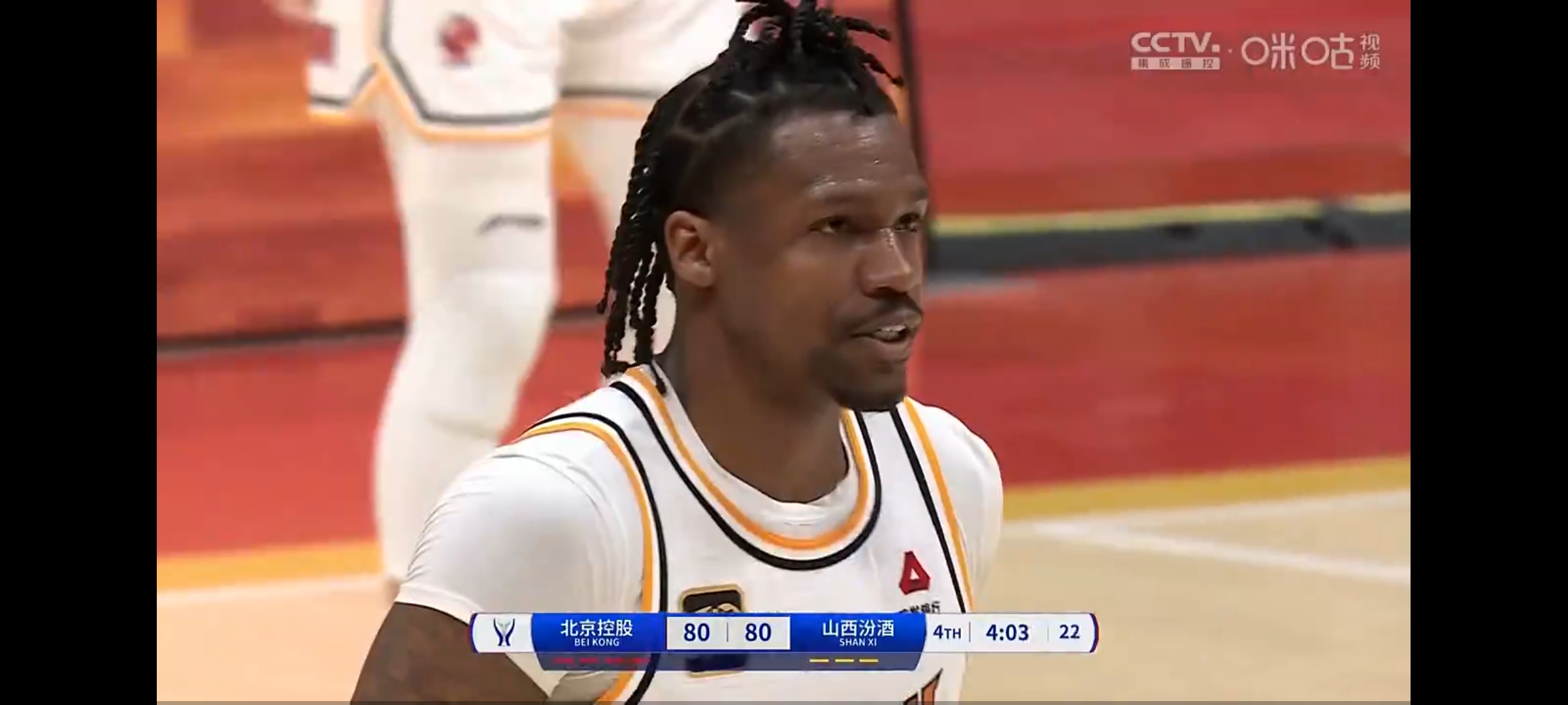 山西队逆转胜利，比赛末节发挥精彩的简单介绍