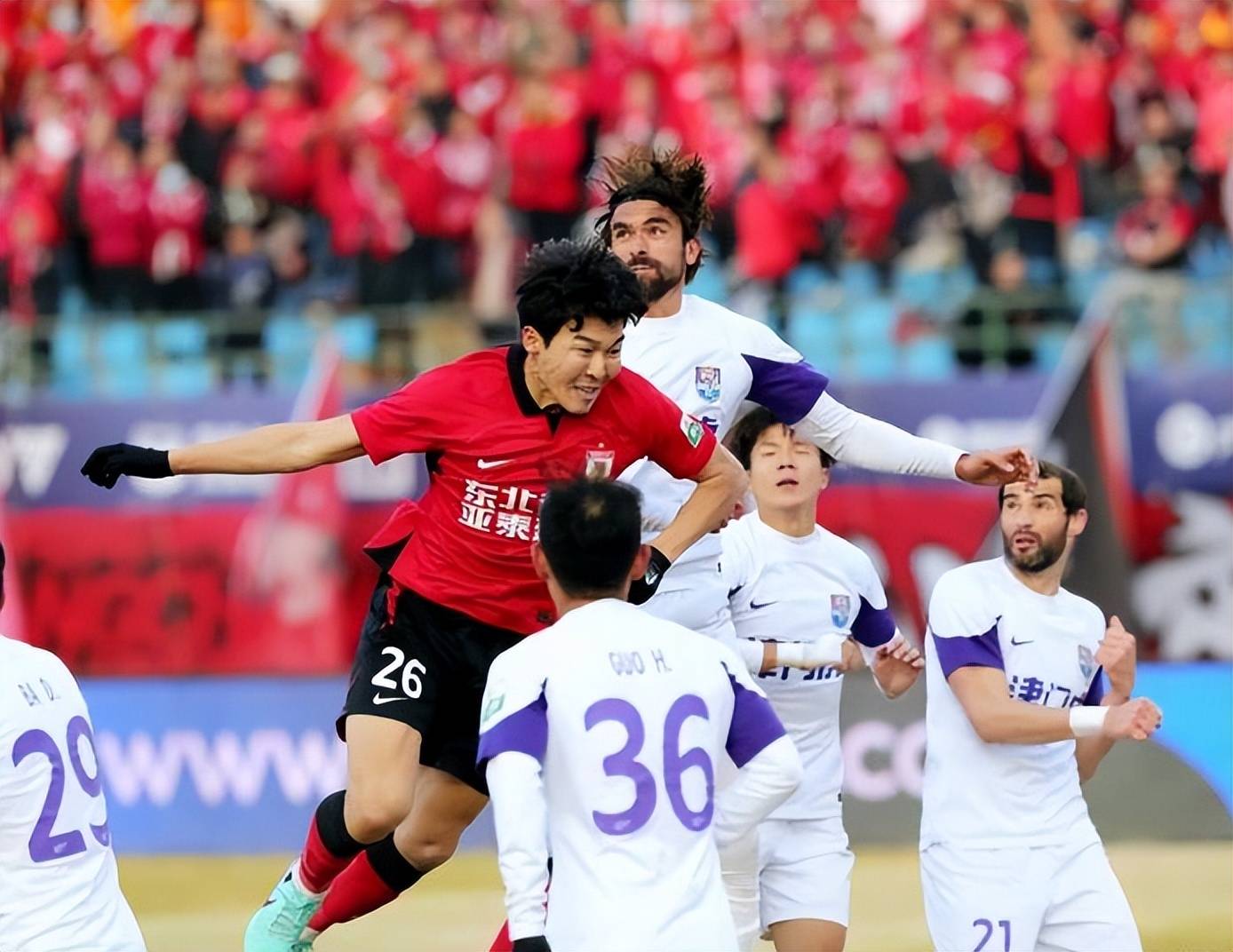 长春亚泰客场擒河北华夏幸福，取得关键胜利的简单介绍