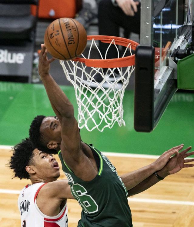 凯尔特人再获胜利，雄鹿连败