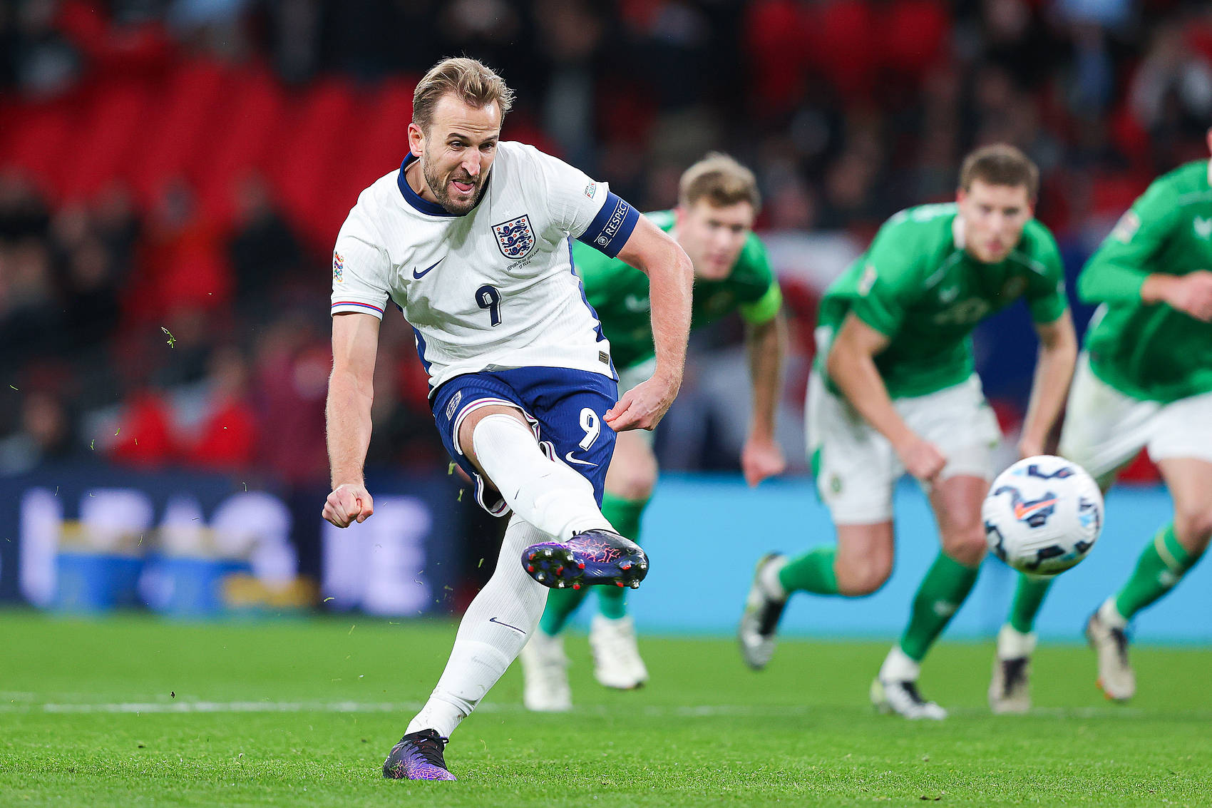 包含欧国联赛场上各路豪强角逐，马到成功的词条