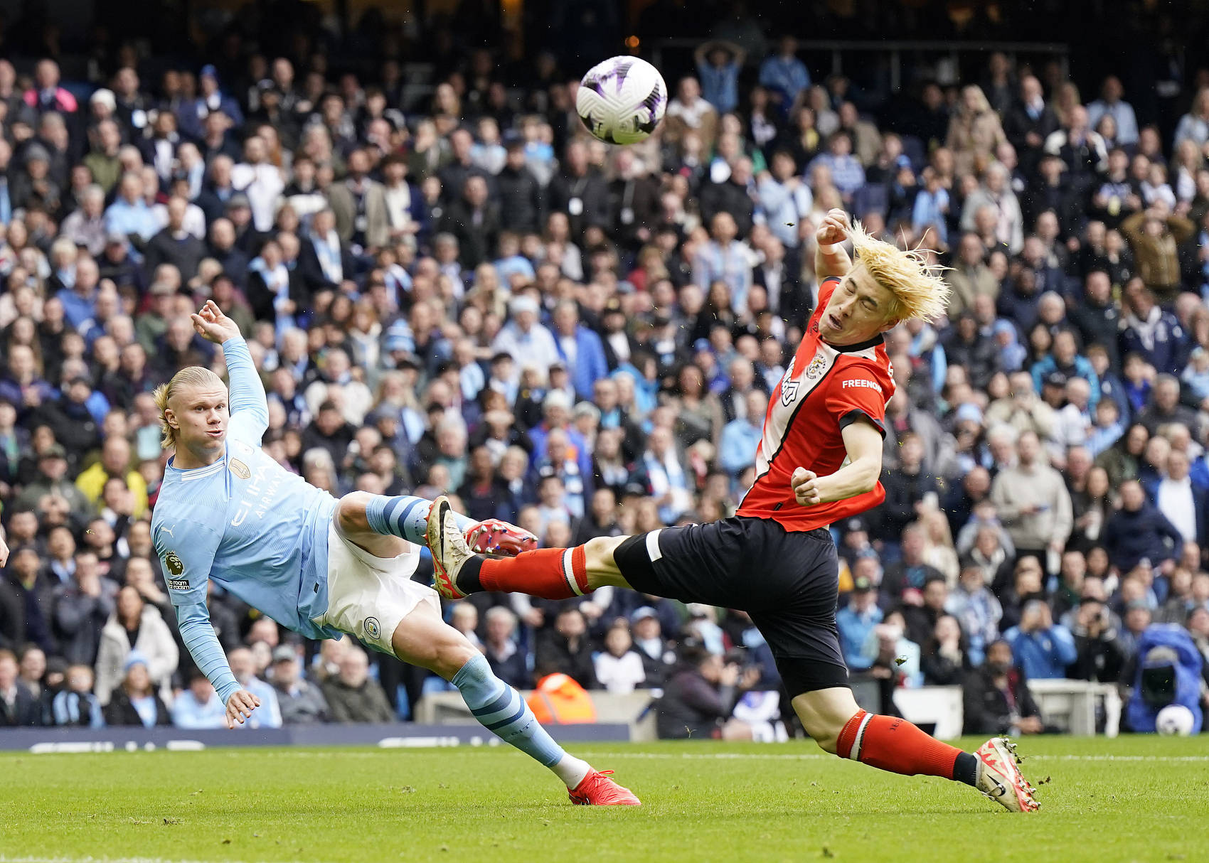 曼联大胜对手霸气表现占据榜首