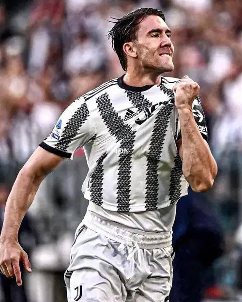 尤文图斯中场球员获得杰出奖项