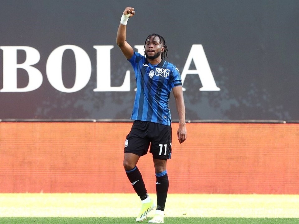 包含荷兰后卫在法甲联赛首秀大放异彩的词条