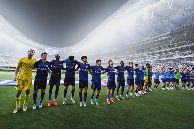 运动员们在亚冠联赛中展现出色表现 运动员们在亚冠联赛中展现出色表现