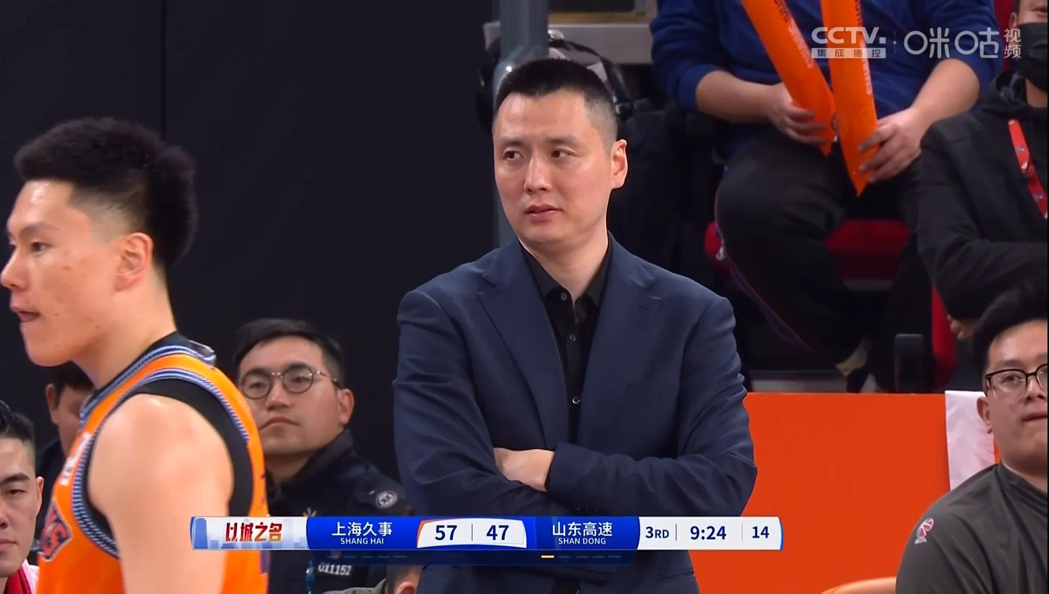 开云体育网页版-里昂队员备战燃烧激情，球迷期待取得胜利