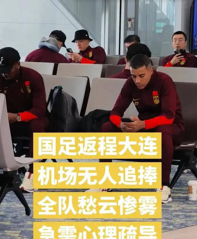 开云体育官网-一场紧张激烈对决赛事引发球迷热议，轰动一时