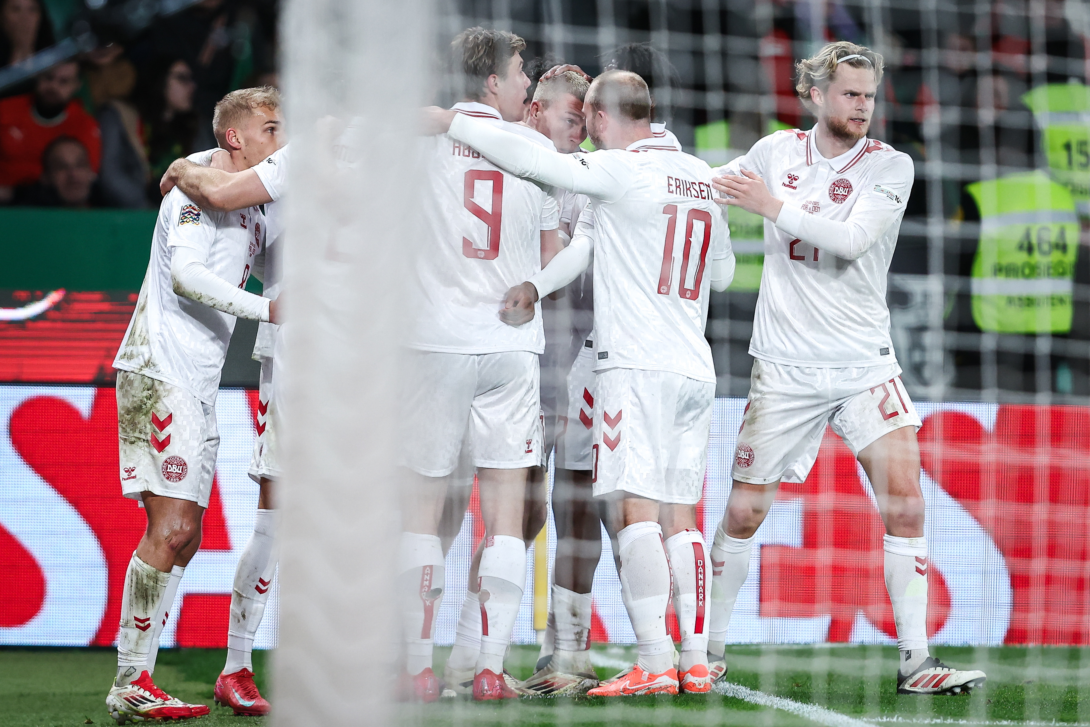 开云体育网页版登录入口-欧国联比赛首轮比拼，各队备战展现实力争夺冠军的简单介绍