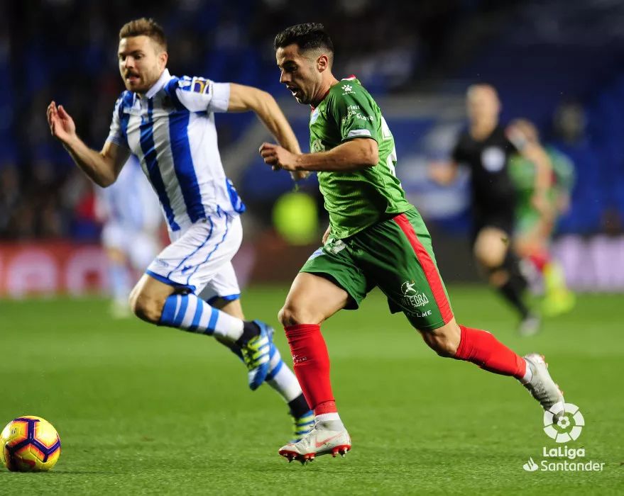 开云体育官网-阿拉维斯客场击败对手，跻身前三