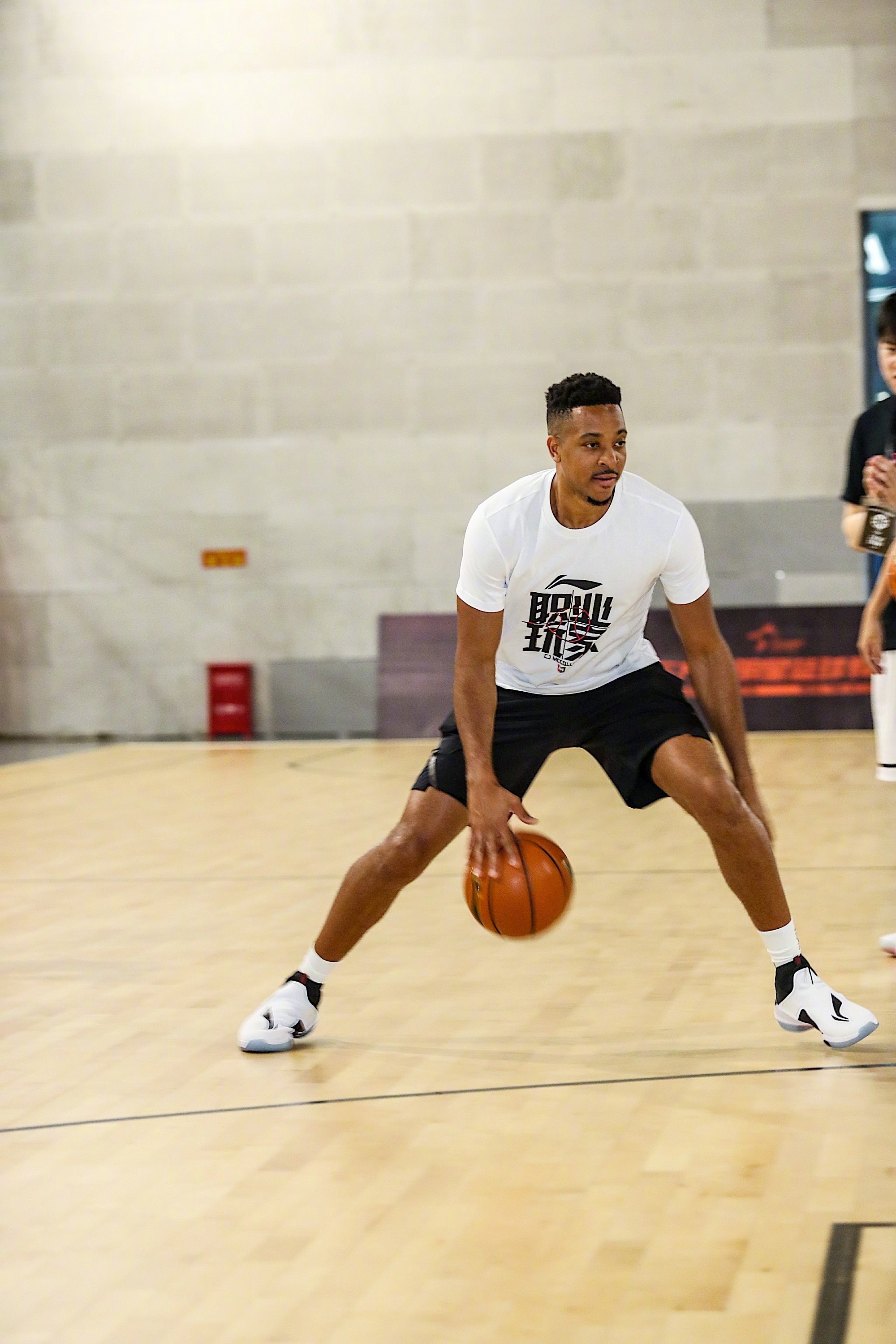 关于开拓者客场大胜爵士麦科勒姆分建功的信息