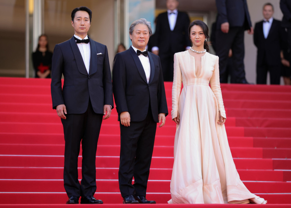 外援团结一心，球队合作愈显默契