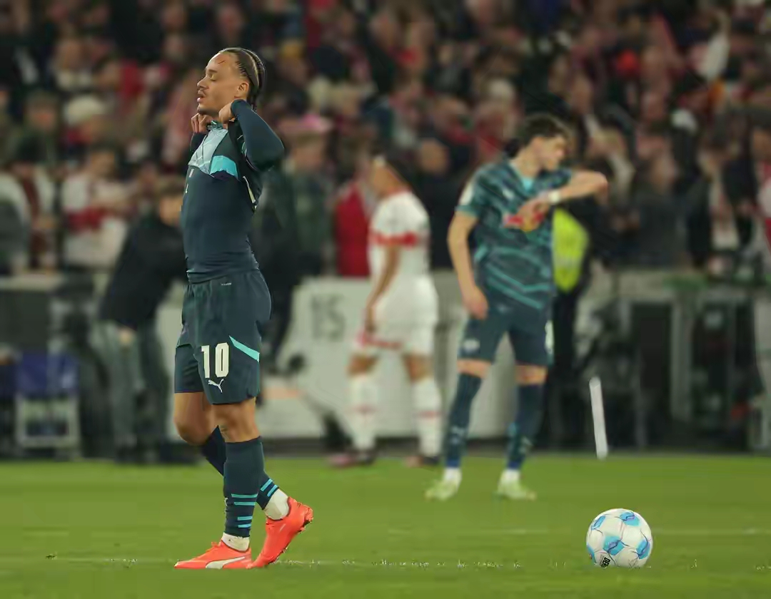 包含RB莱比锡实力碾压对手，轻松取胜的词条