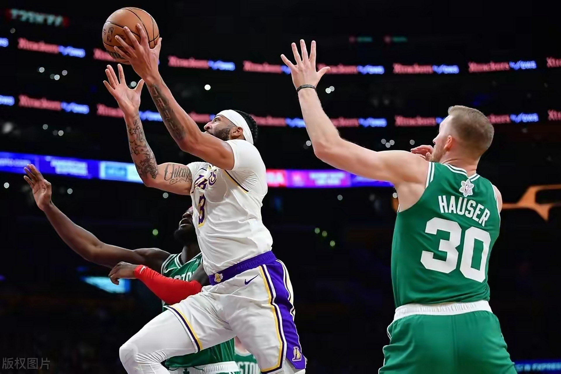 开云体育app下载-湖人客场击败凯尔特人，詹姆斯砍下三双表现稳固