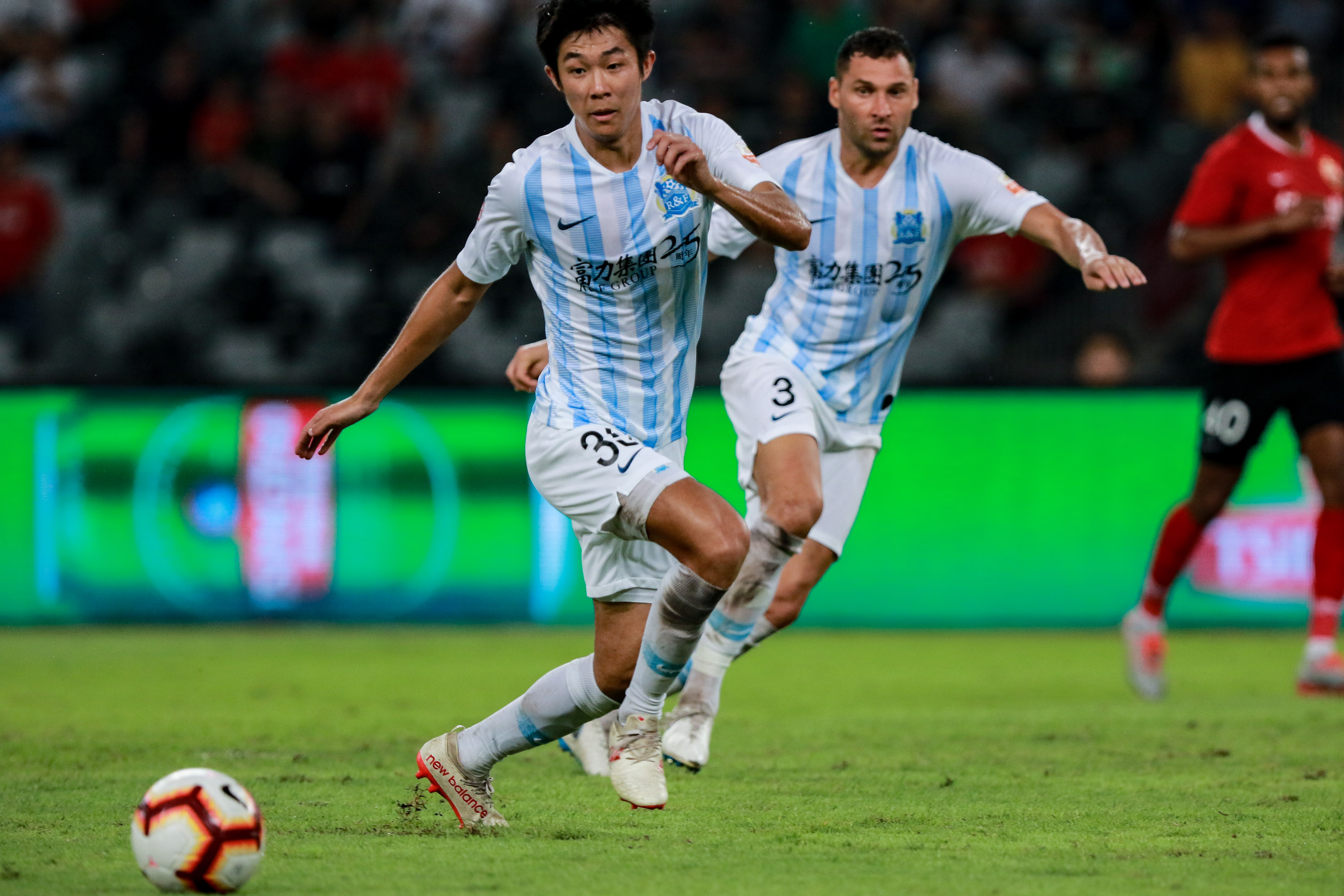 开云体育app下载-上港客场遭遇富力反超取得胜利