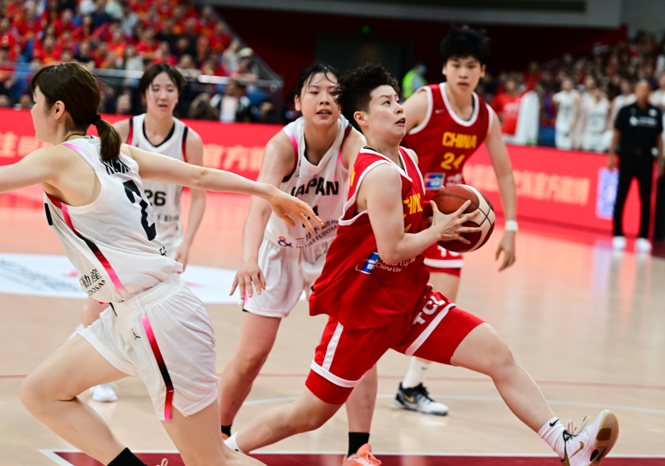 开云体育网页版入口-女子篮球联赛中南非队的表现令人瞩目